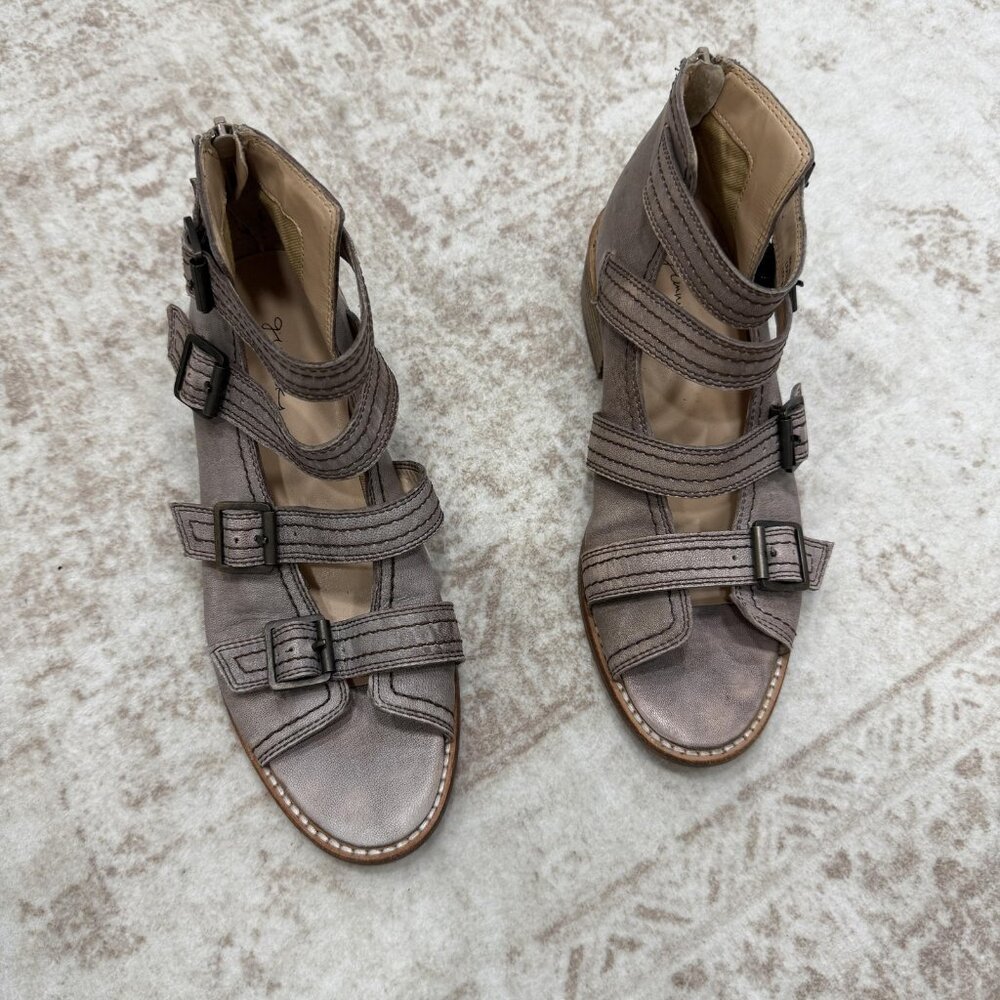 Gimmicks Sandals Womens Size 6.5 Tan Navaline Gladiator Zip Buckle CW1127-230